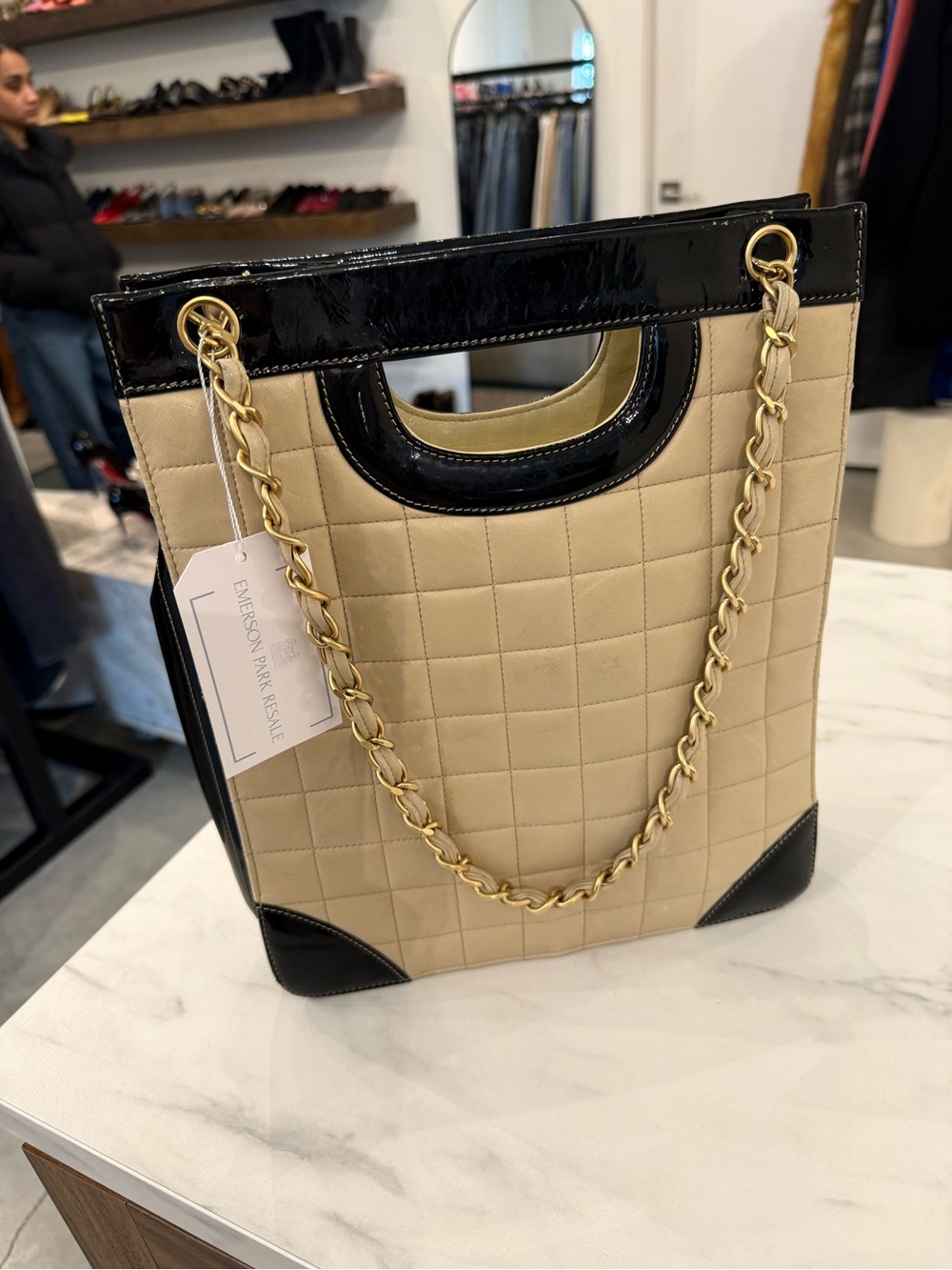 Chanel Vintage Chocolate Bar Chain tote - Picture 4 of 7